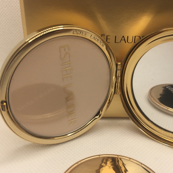 Estee Lauder Gold Compact Setting Powder - Picture 4 of 10